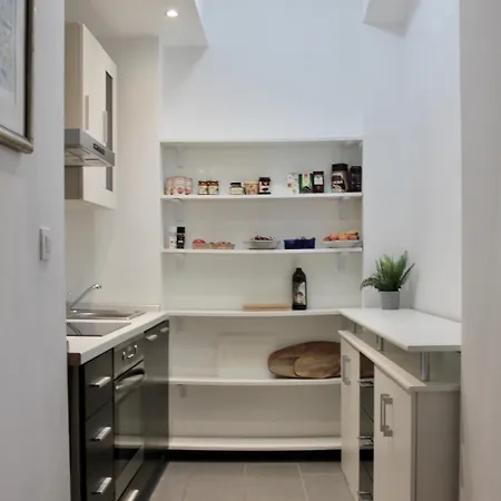 Apartment Boutique Mia, Amazing Location With Parking *