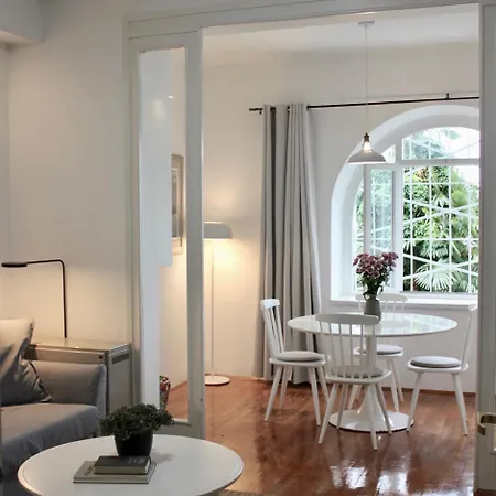 Boutique Mia, Amazing Location With Parking אופטיה